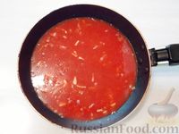 Капустные оладьи, тушенные в томатном соусе